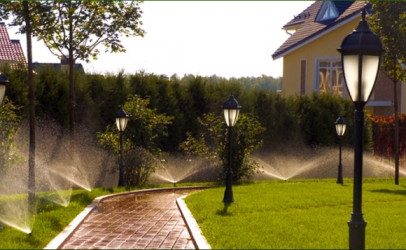 Поливане на градината - цветя, дръвчета, трева и други